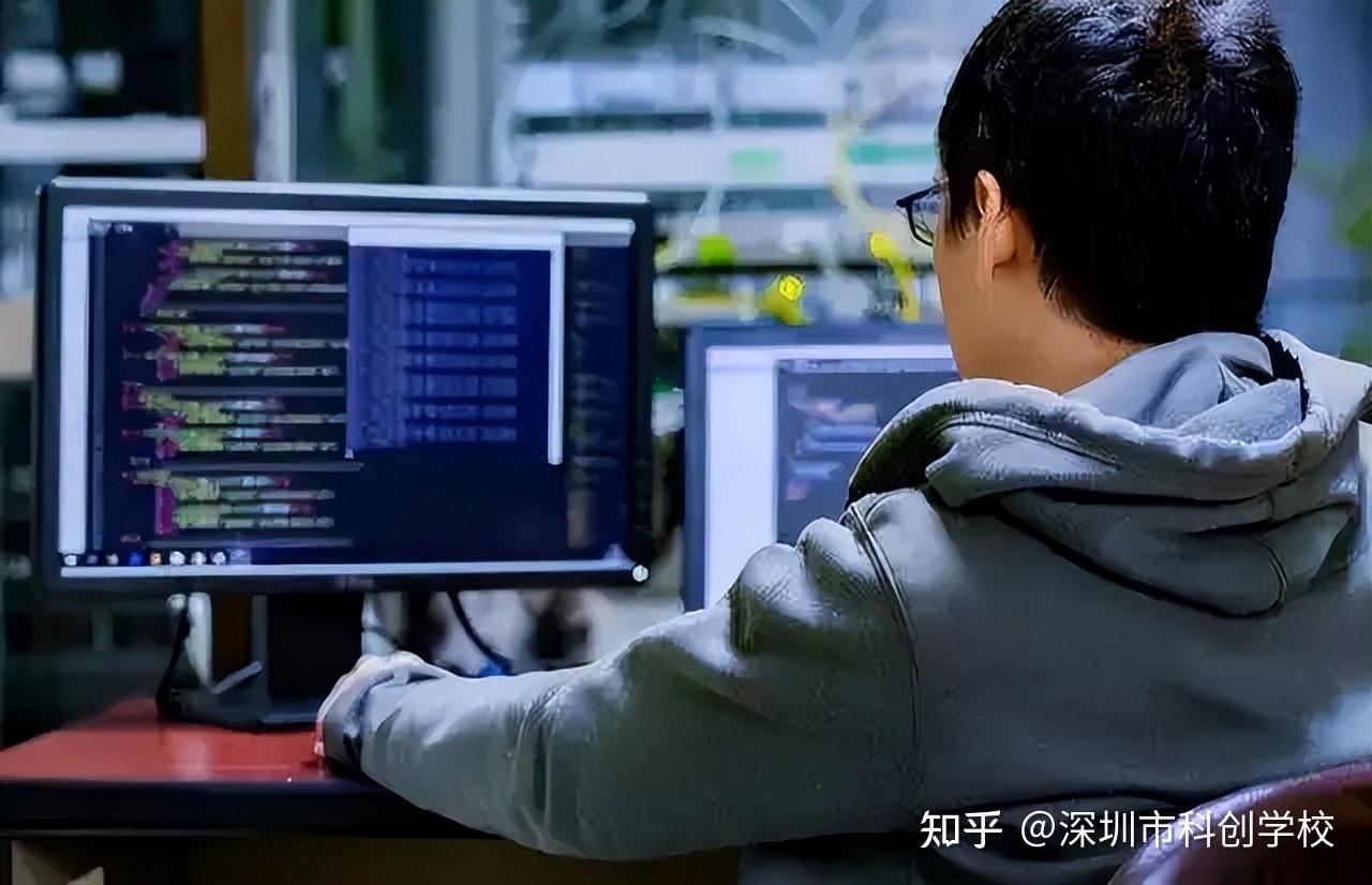 軟件開發(fā)培訓(xùn) 互聯(lián)網(wǎng)時代的黑馬職業(yè)，就業(yè)前景名副其實的高